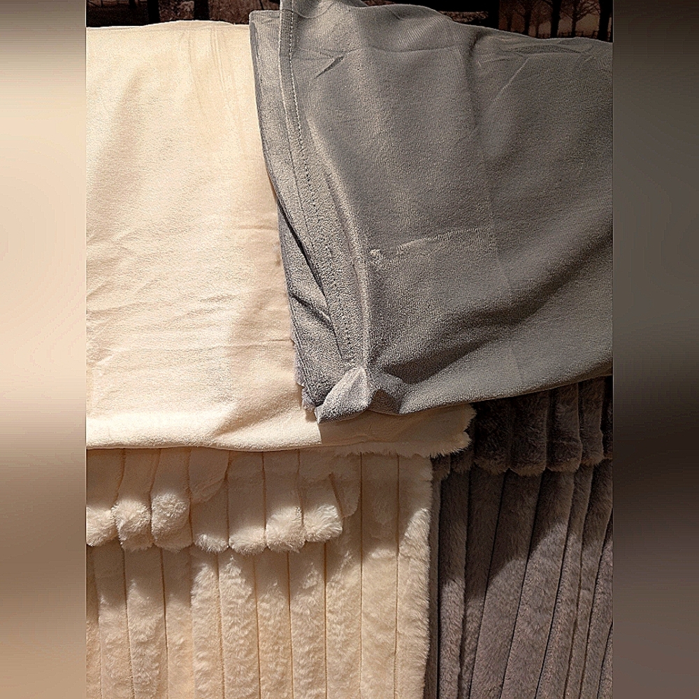 Full Size - 3 Piece Fluffy Duvet Cover Set - Cover & 2 Pillow Cases - Picture 13 of 14